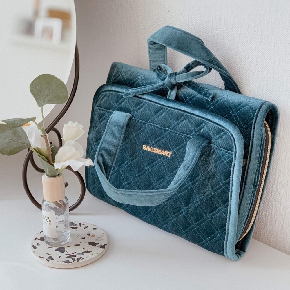 NWOT Bagsmart Travel Organizer Peacock Blue